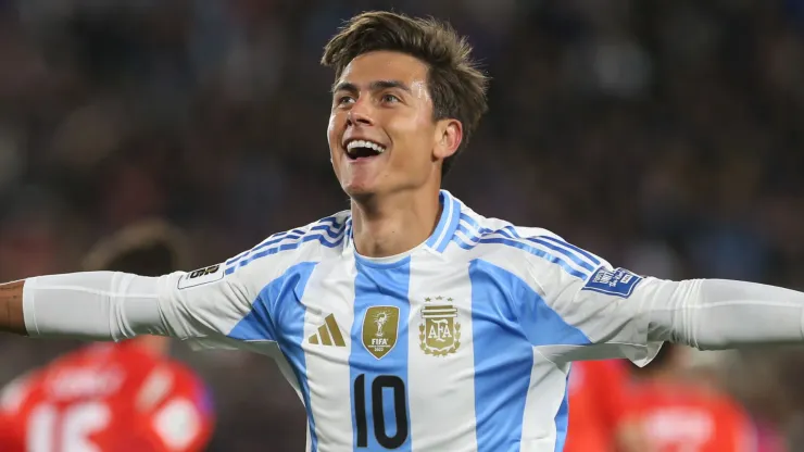 Paulo Dybala brilla nel ritorno in Argentina, segna contro il Cile indossando il numero 10 di Messi.